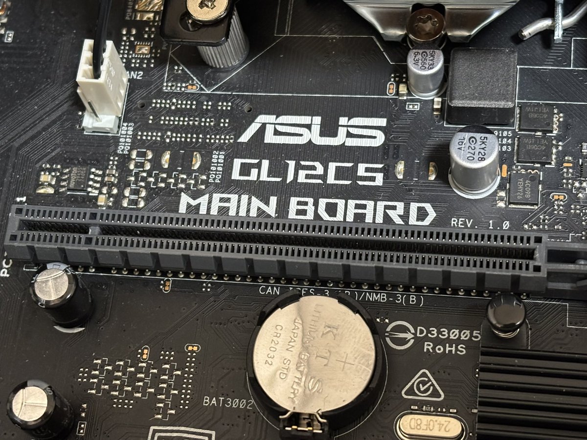 scion_junker's tweet image. 今日はOS用ではなくHDDのデータストレージへオプテインメモリーなるものを入れてみます🧐

SSDが普及したのであまり活躍しなかった絶滅危惧種みたいな感じなんですかね？正直よく分かってないですが(°▽°)

ちなみにマザーはこれ
何か分かるかなぁ（笑）

#自作PC
#OPTANEMEMORY
#オプテインメモリー