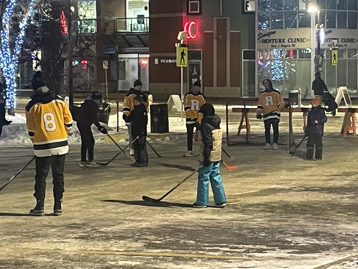RaidersAAA's tweet image. Head on down to Perron Street for the @CityofStAlbert SnowFlake Festival. Challenge your @RaidersAAA to a game!!
#Raiderville #Community #DaBoyz