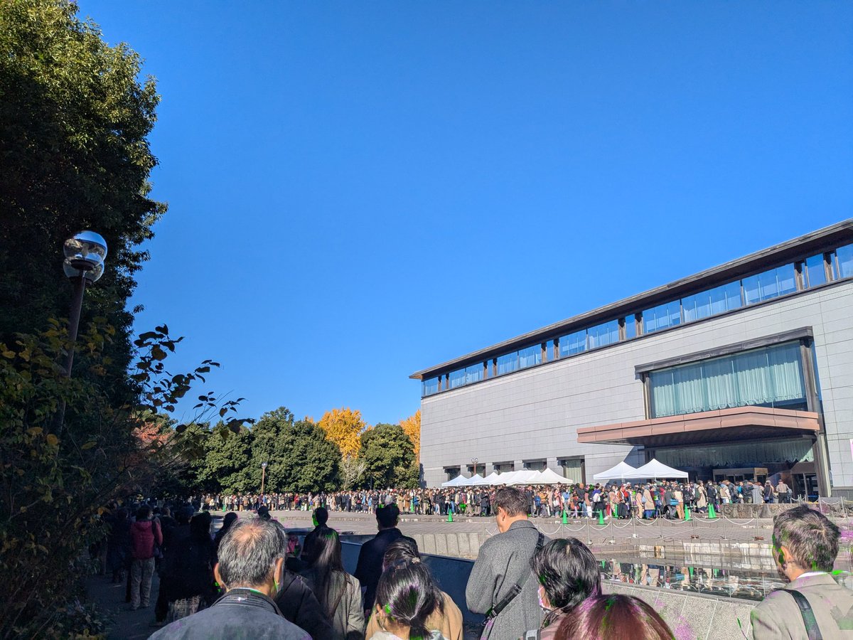 見たことないレベルで混んでる
はにわ展入場60分待ち。。。
やはり開幕狙うべきだった