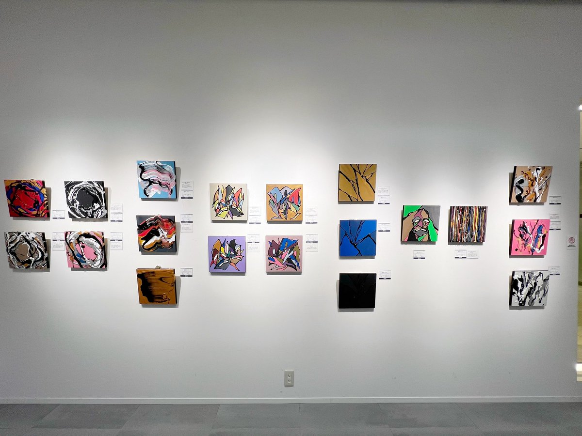 新潟伊勢丹7階で個展開催中です。

今日と明日（11/30と12/1）は、会場でライブペイントをしています。お近くの皆様、お気軽にお立ち寄りください！お待ちしています！