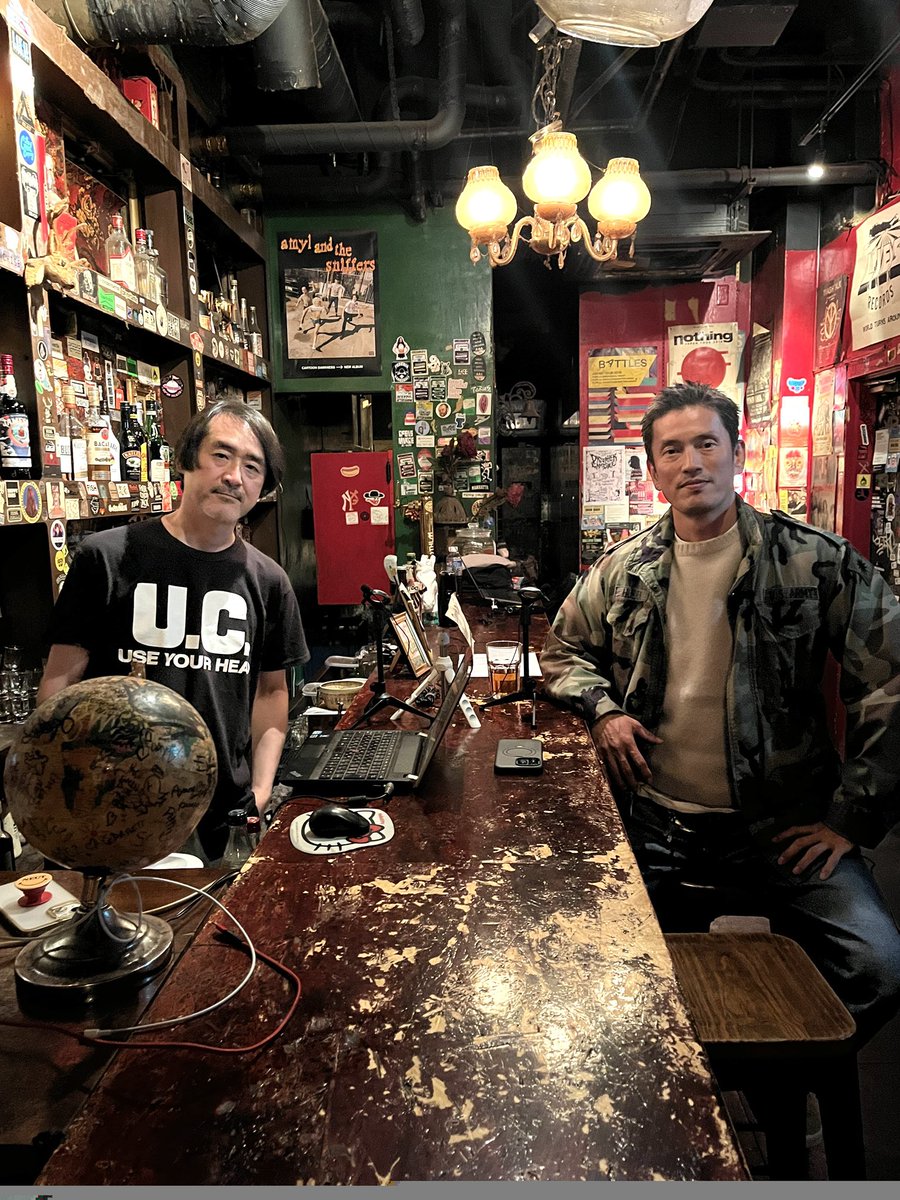 beatdayz_info's tweet photo. 毎週土曜日夜8時の男たち 11/30(土)夜8時からのbeatDAYZは、渡辺真史とKatomanが渋谷にあるBeat Cafeから放送！  

今週は、お忍びで来日していたカイリー・ミノーグからスタート！TV on the RadioのVo、Tunde Adebimpeの来年リリースのソロアルバム。神奈川拠点のロックボーカリストDEATHROのニューシングル。細野晴臣『HOSONO HOUSE COVER』よりJohn Carroll KirbyによるThe Mizuhara Sisters が参加した「福は内 鬼は外」。東京の 3人組Alternative Rock バンド、 uri gagarn の新曲。先日来日ツアーを開催した、シアトル出身のドームメタル/グランジ・バンド、 Earth 。ワシントン D.C. を拠点とするインディーロックバンド、GLITTERER。1月開催の新音楽フェス「rockin’on sonic」のヘッドライナー、WEEZERなどなど、内容盛りだくさんでお送りします。

アパレルブランド「BEDWIN & THE HEARTBREAKERS 」そして渋谷MIYASHITA PARKのセレクトショップ「DAYZ」のディレクターを務める渡辺真史と、90年代初頭からラジオ番組制作、音楽ライター、ディストリビューターなどを経て、現在はレコードレーベル「dotlinecircle」代表で  渋谷道玄坂の「Beat Cafe」店主でもあるKatomanによるプログラム「beatDAYZ」。  

東京のストリートシーンを牽引してきた二人の視点から、過去、現在、未来の東京にまつわるディープなカルチャーを音楽とトークに乗せて世界に発信。 

メッセージもお待ちしてます。 
メール: beatdayz@interfm.jp   
ハッシュタグ: #beatdayz  　

==================== 
古川タロヲがお送りする「買取大吉」のコーナーもお楽しみに！  

beatDAYZ内では、全国500店舗展開中「買取大吉」のコーナーも放送中。
時計、バッグ、切手、お酒、楽器、などなど、幅広い品物を高価買取中！

現在、interfm リスナー限定のキャンペーンとして、3万円以上の買い取りで現金１万円をキャッシュバック！
諸条件は、お電話でお問い合わせください。
※一部対象外店舗があります。

電話番号： 0120-15-1234
受付時間： 10:00～19:00

「買取大吉」
https://t.co/rhNkoVkc97 

==================== 

『beatDAYZ』でオンエアした曲のプレイリストがApple Music、Spotify、Amazon Music で聴けます。さらに！アフタートークのポットキャストも配信中!! 

渡辺真史 @bedwinner と Katoman @katomandlc の二人によるテーマに合わせた選曲とアフタートークをお手持ちのデバイスでお楽しみください。  
https://t.co/GLGrhWswdi
