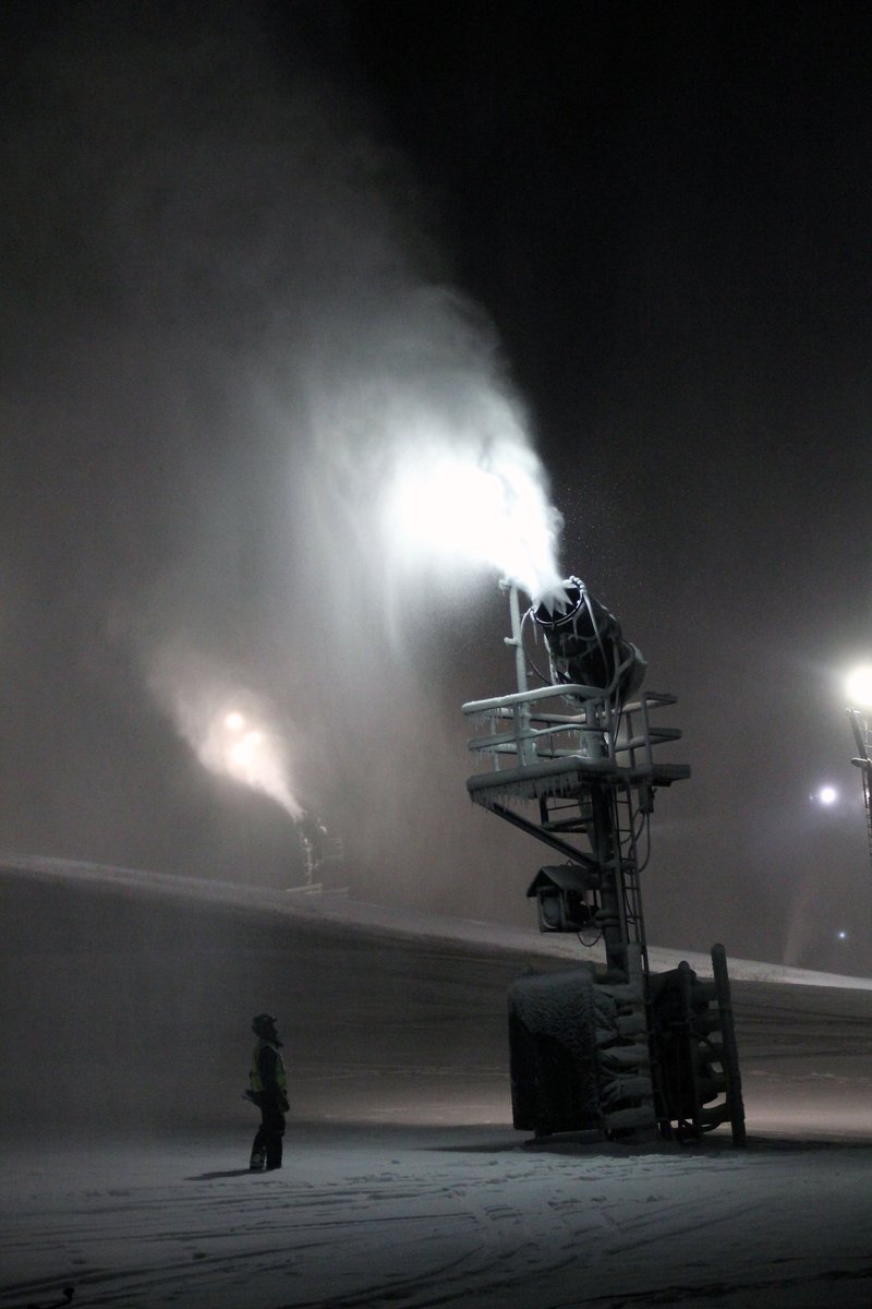 CrystalMountain's tweet photo. Admiring their handiwork. ❄️ #thankasnowmaker #crystalmountainmi https://t.co/RRNwkVBlvC