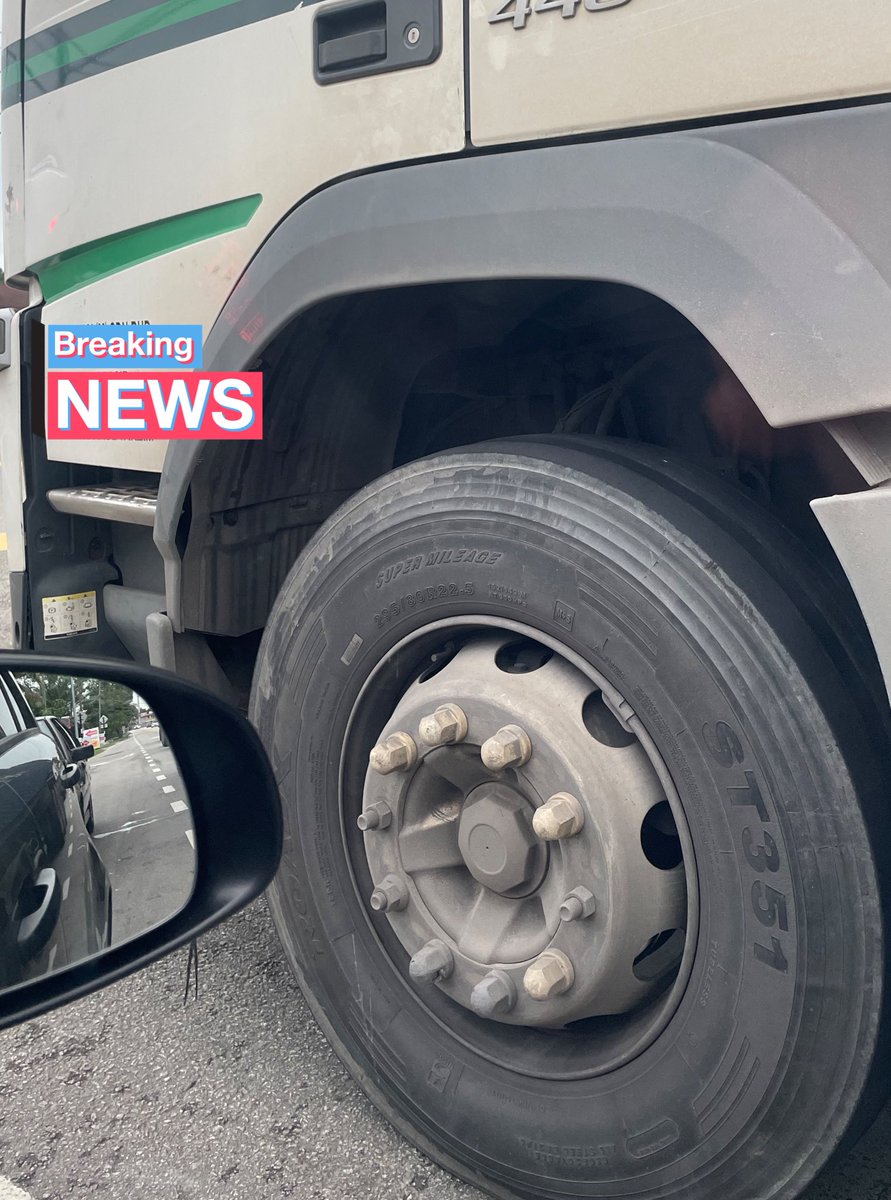 Salam <a href="/anthonyloke/">Loke Siew Fook</a> <a href="/JPJ_Malaysia/">JPJ Malaysia</a> 
Musim hujan macam sekarang ni dengan tayar F1 macam ni memang kombinasi mantap. 

Nak tunggu ada VIP mati kena langgar lori baru kerajaan nak ambil tindakan ke?

cc: <a href="/anwaribrahim/">Anwar Ibrahim</a>