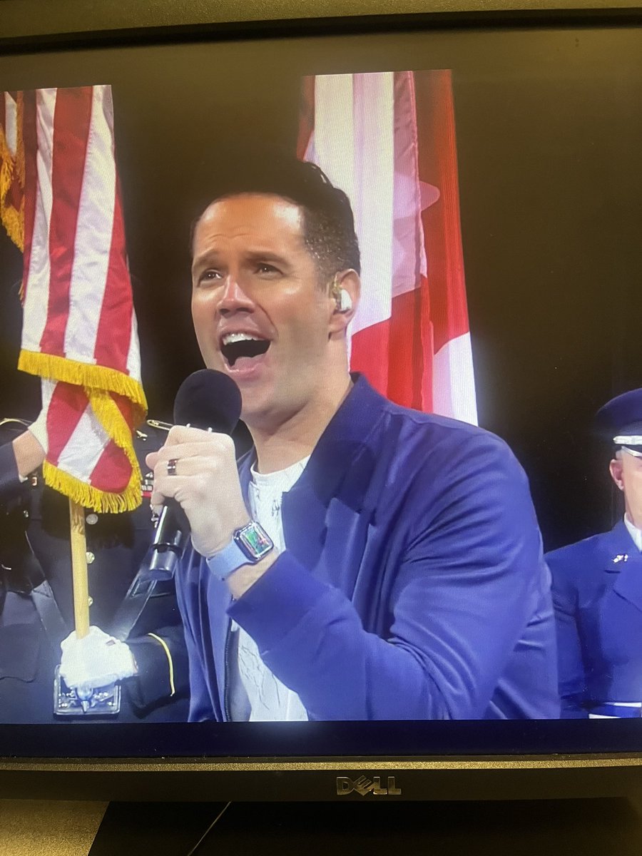 What am I watching here with this anthem ????  #NHL #Oilers  ‘Merica