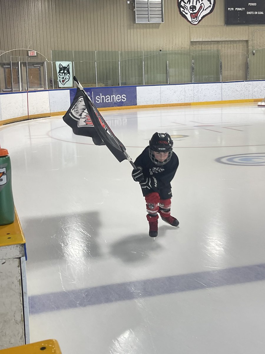 NorManBlizzJrA's tweet image. Tonight’s @awcanada 7th skater was Holden Wlasichuk. He attends Grade 1 at Kelsey Community School and plays with @thepashuskies!

#NorManBlizzard #MJHL #TriCommunity