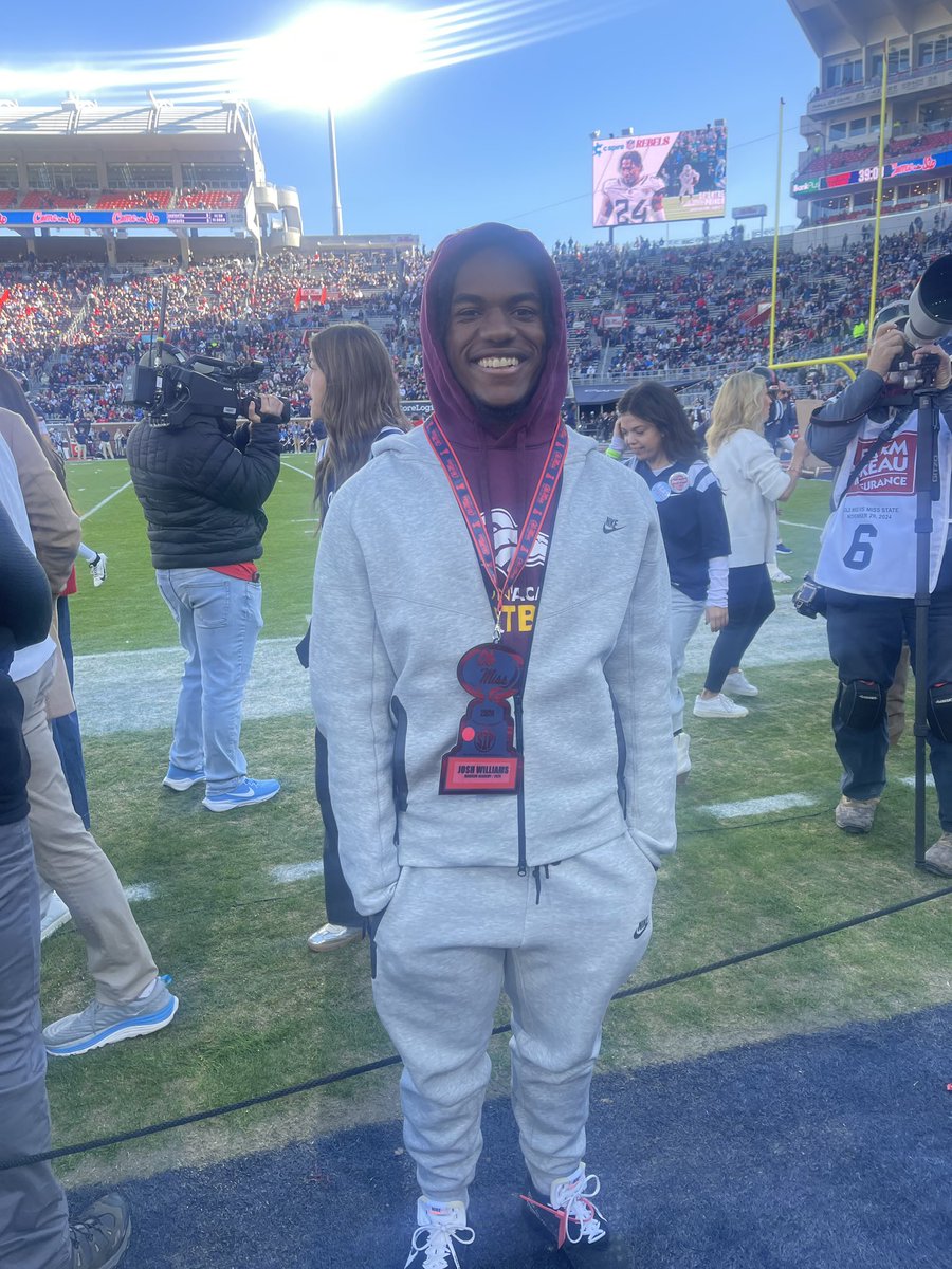 Had an another amazing time at <a href="/OleMissFB/">Ole Miss Football</a>  Thank you <a href="/Enrique__Davis/">Coach Enrique Davis</a> for the invite and <a href="/KevinSmithRB/">Kevin Smith</a> for taking the time to talk to me can’t wait to be back in Oxford! #GodsTiming <a href="/CoachBGodsey/">Bob Godsey</a> <a href="/MAMustangsFB/">Madison Academy Football</a>
