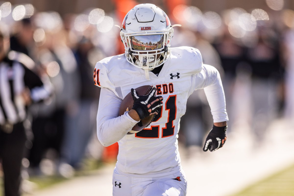 swaggarly's tweet photo. Another dominant Aledo victory. Bearcats rolled in the regional semifinals with a 62-7 win over Tascosa. #txhsfb 

From @1stPlacePix -- FULL PHOTO GALLERY: https://t.co/BNgFNBILDa https://t.co/bend2off3N