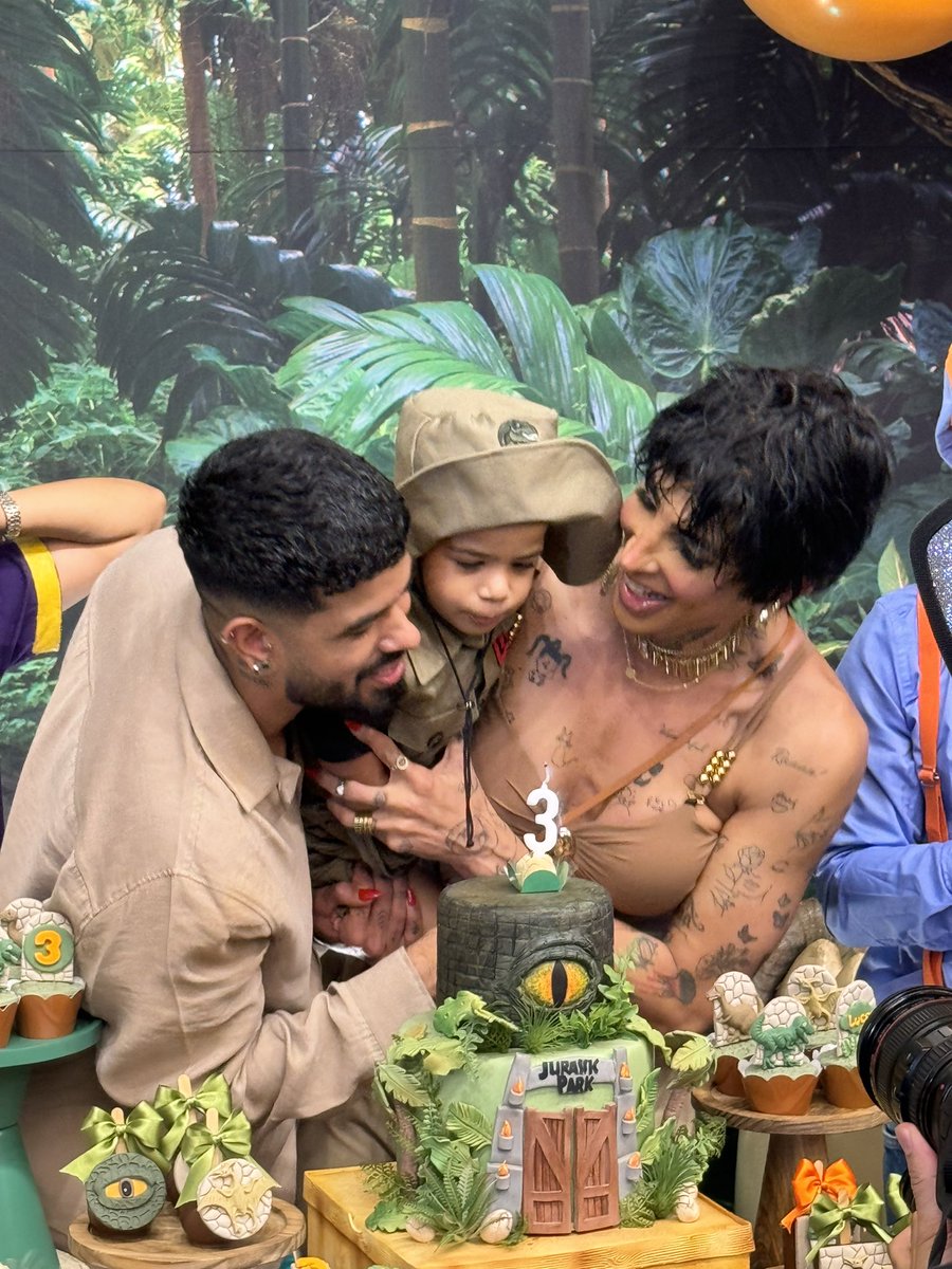 PepitaOfc's tweet image. Só queria dizer que venci muito, pois no país que mais me mata pude comemorar o aniversário de 3 anos do MEU FILHO!