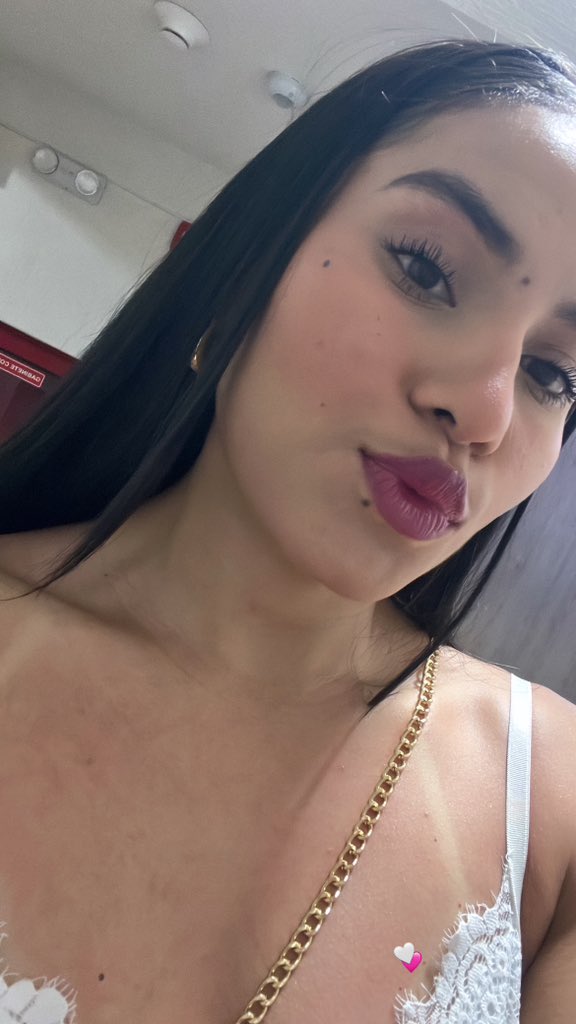 Leidygo8811's tweet photo. Yo no me broncee yo me queme 😂 https://t.co/XmSbzhoTIh