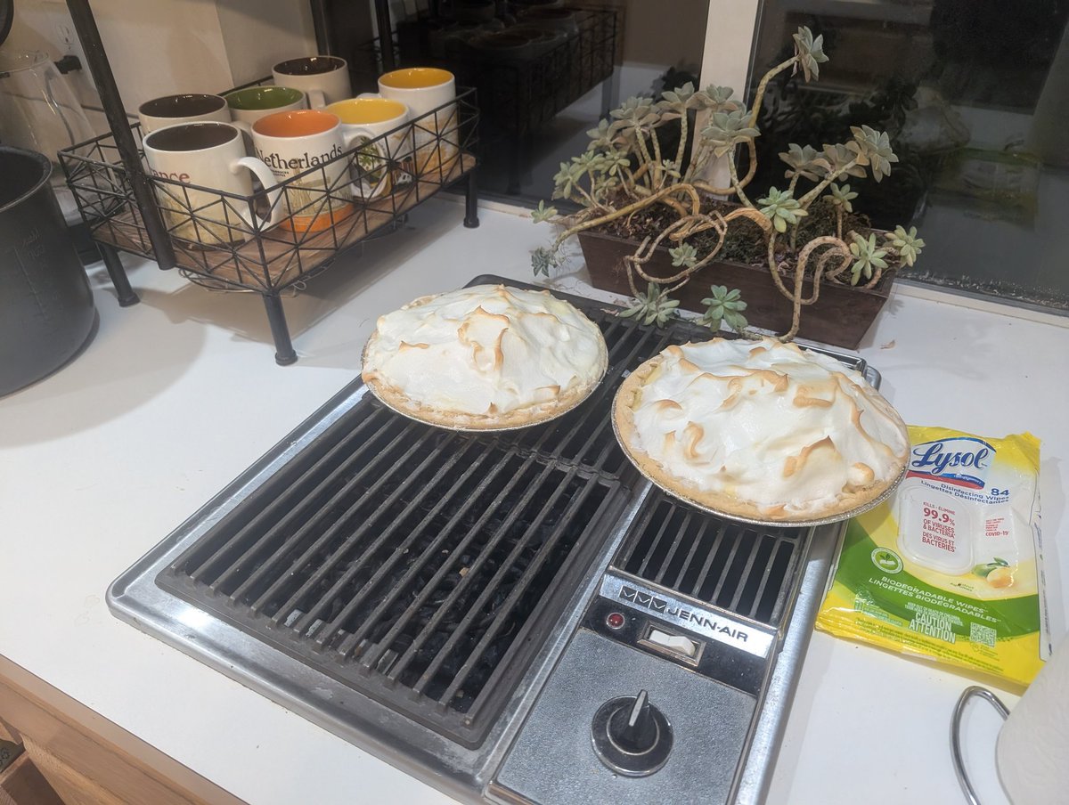 _jonathan_ahern's tweet image. Dinner time🥳 ( what y&apos;all eating or ate today??? ) #PorkChops #MashedPotatoes