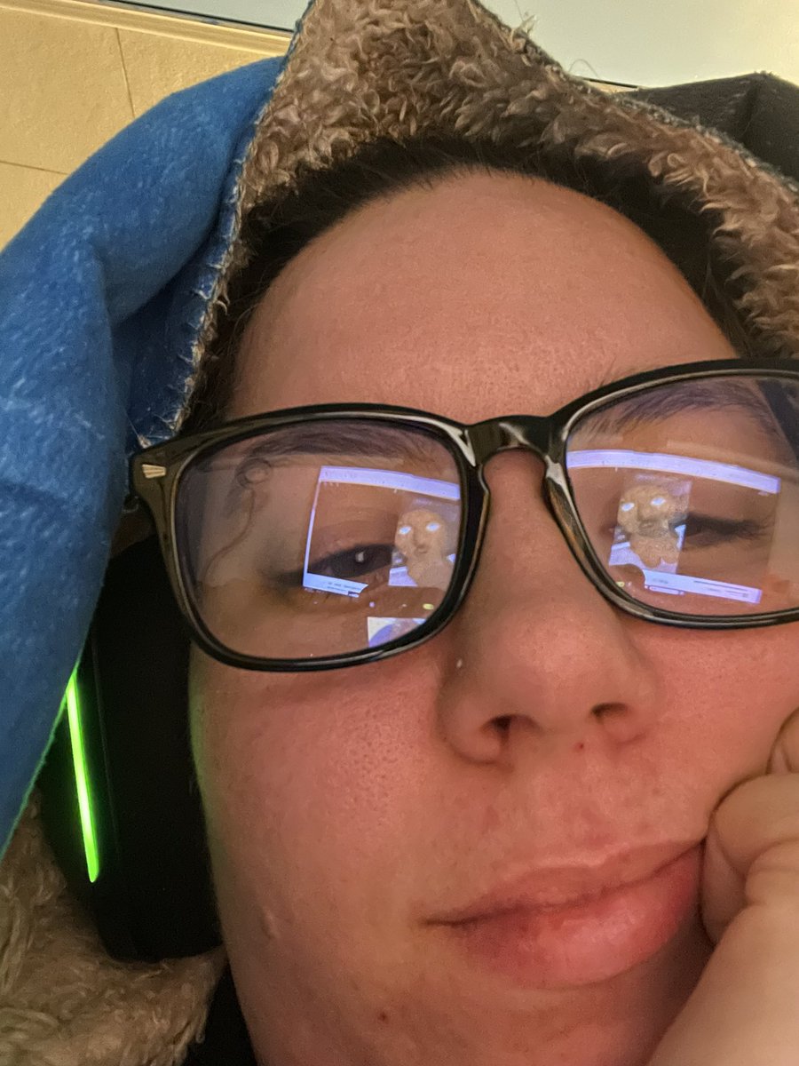 GoldnGrobie's tweet photo. @Garrett_Watts Did not pause the video at all while taking the picture https://t.co/38Y58JDd4D