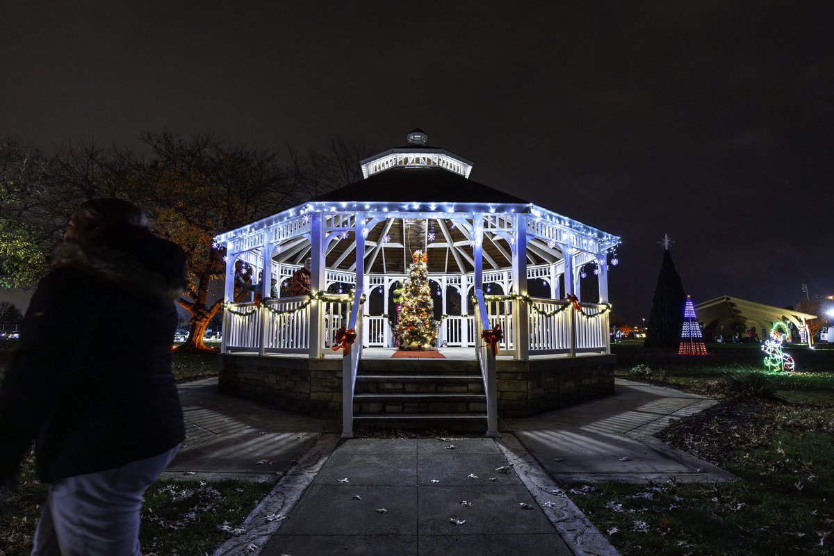 Korey_Smerk's tweet photo. 2024 Brook Park tree lighting. 🎄
#BrookPark #TreeLighting https://t.co/5AwpuSPZe5