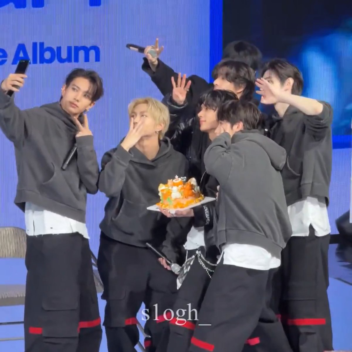 hoonikiz's tweet image. happy 4 years, my enha 🤍