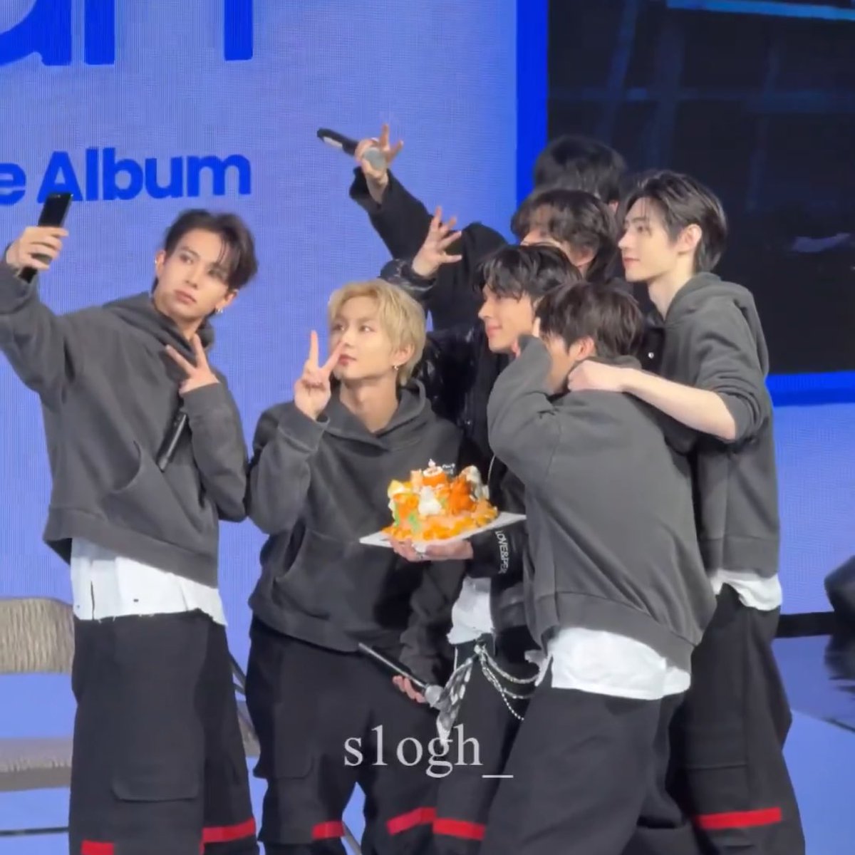 hoonikiz's tweet image. happy 4 years, my enha 🤍