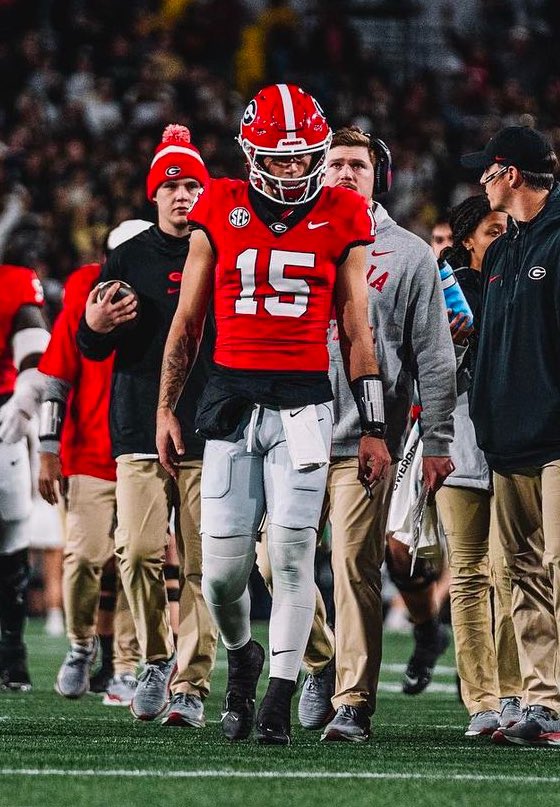UGARecruiting20's tweet photo. Carson Beck tonight against Georgia Tech: 

28/43 (65%)
297 yards
5 Touchdowns

What a performance from QB1 🔥 https://t.co/cyIo7HCxkg