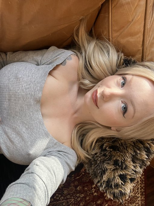 Watch Bailey Holmquist's leaked NSFW photo on TwXstars