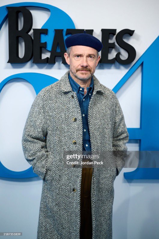 그니까 난 아직 2024년에
벤마 떡밥이 나왔다는 사실을
믿을 수 없을 거 같아…
존나 구라 같다고