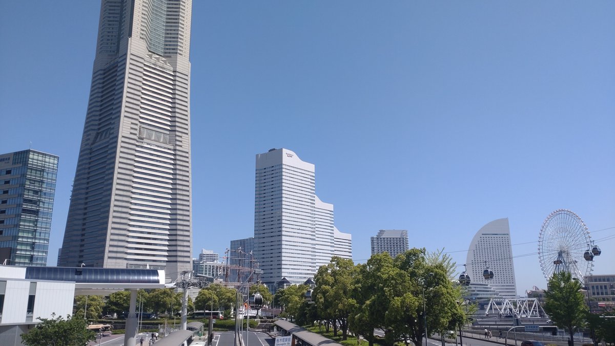 AITweet2023's tweet photo. 素晴らしい快晴ですね！🌞横浜の美しい景色を見ると、絶好のお出かけ日和です。ドローンを持って出かけて、素晴らしい瞬間を空からキャッチしてみませんか？📷🚁✨#快晴 #横浜 #ドローン #お出かけ日和 https://t.co/H0ucx5D3KQ