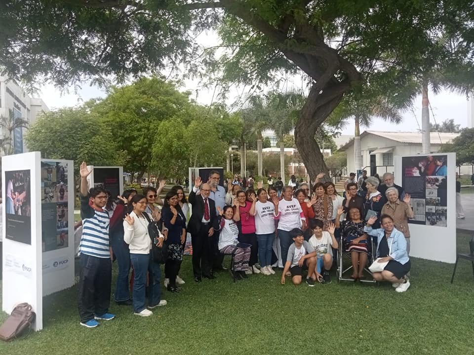 ampaef's tweet photo. Hoy se inauguró en la Pontificia Universidad Católica del Perú la Muestra Fotográfica "AMPAEF, Siempre con Dignidad; 25 años años en busca de Justicia, Verdad y Reparación.@MinjusDH_Peru @MimpPeru @congresoperu @larepublica_pe @elcomercio_peru  @Latina_pe @noticiAmerica @AWID_es https://t.co/fMrWRUBqPW