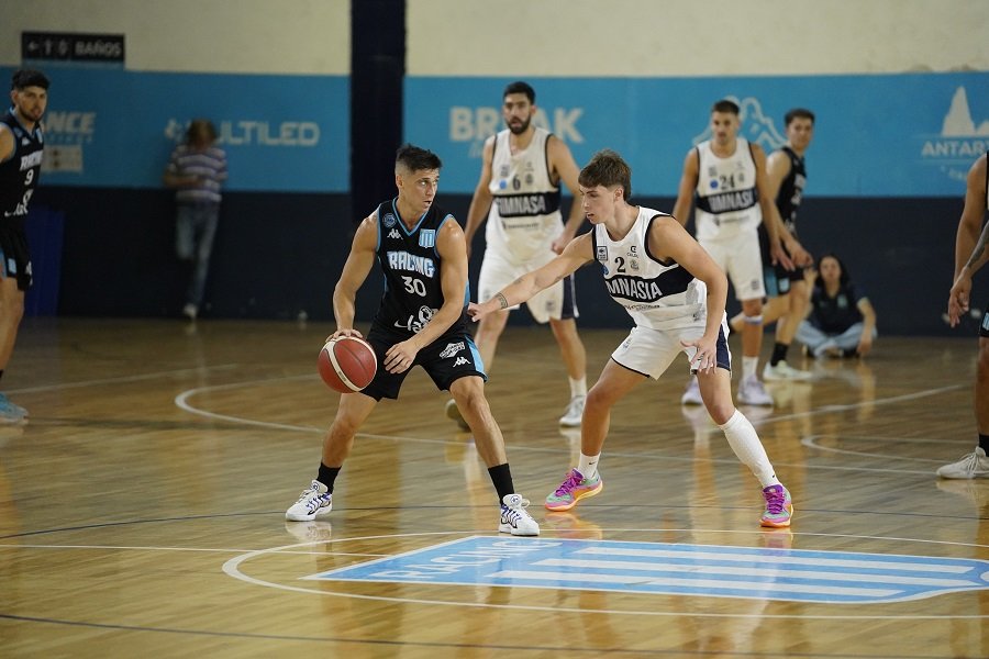 🎓 | 𝐑𝐀𝐂𝐈𝐍𝐆 𝐒𝐄 𝐑𝐄𝐂𝐔𝐏𝐄𝐑𝐎 𝐄𝐍 𝐂𝐀𝐒𝐀

🏆 | <a href="/LigaARGbasquet/">La Liga Argentina</a>

✔️ <a href="/BasketRacing/">Basket Racing</a> (6-5) 79-73 (6-7) <a href="/GimnasiaBasquet/">Gimnasia Basquet 🏀🐺</a> ✖️

Racing venció a Gimnasia y volvió al triunfo. <a href="/gontorres14/">Gonzalo Torres</a> lideró a la Academia con 18 pts.

📸 Sebastián Delbart