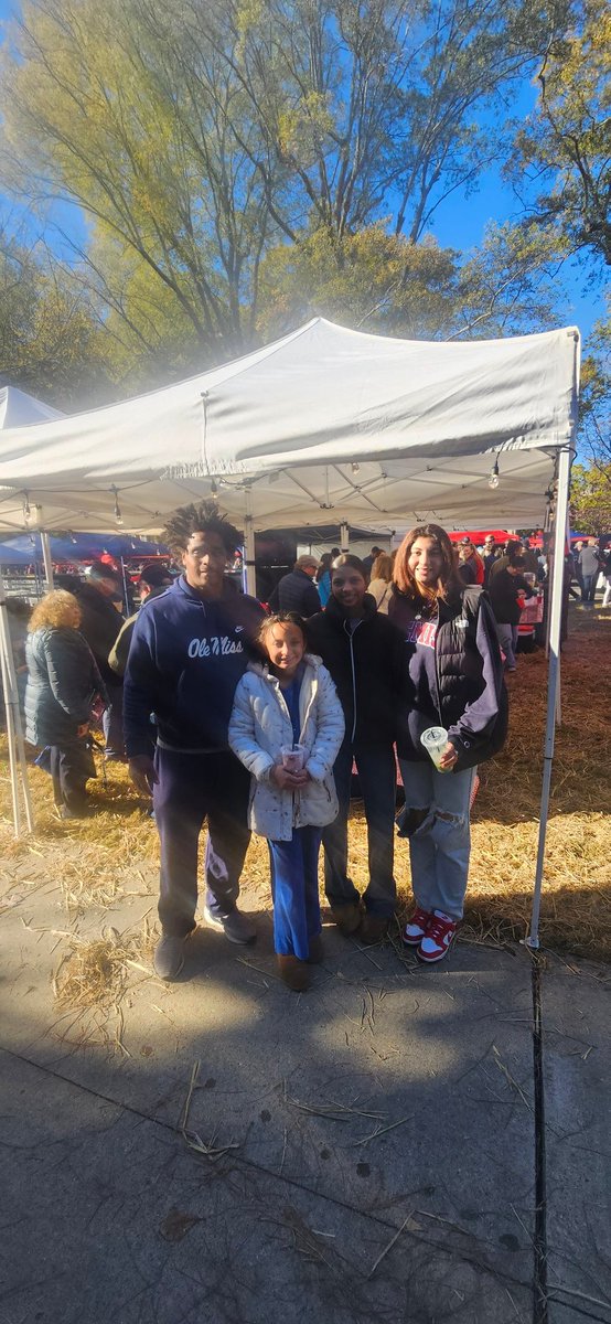 CorderaEason's tweet photo. A lovely day with family and friends but most importantly that Golden Egg is staying in the "SIP" 🥚🏆🦈 #HottyToddy #BeatState #ProtectTheEgg #ComeToTheSip https://t.co/vK9K4M6iQc