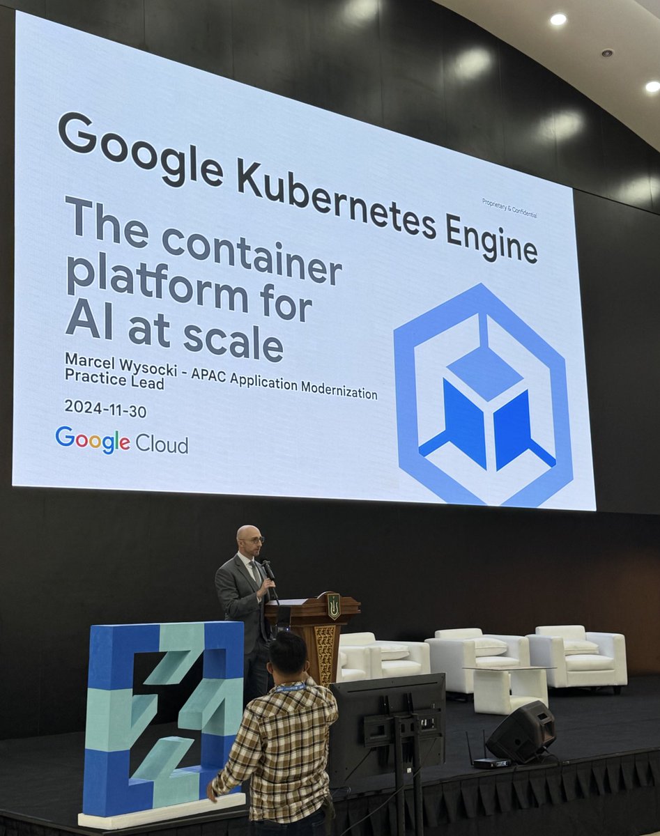 kubernetes_days's tweet image. GKE The container platform for AI at scale from @googlecloud 

#KubernetesCommunityDays2024