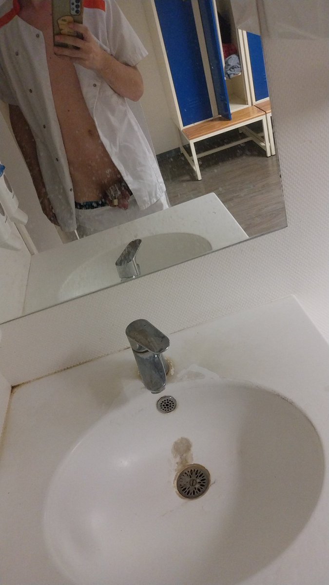 Jlebeau98's tweet photo. Vivement bien te servir et mérite que tu me libère @Tinytaboom 😈😈
#Soumi #gaybordeaux #LGBTQ https://t.co/LjoNtl2HK2
