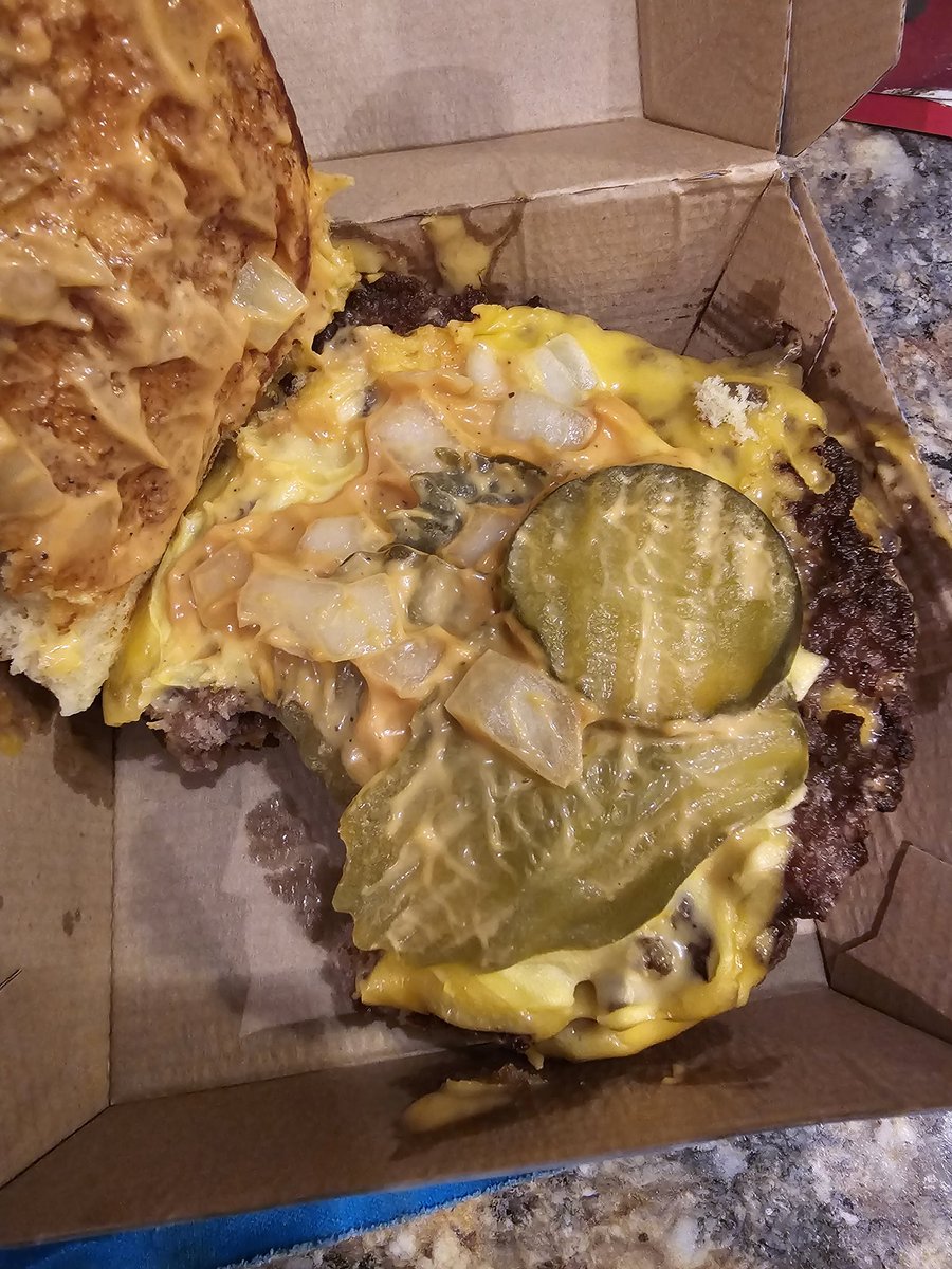 Resendetra88's tweet photo. @sonicdrivein I ordered two queso smashers from the Sonic in Paris, KY and got the original smashers instead. Wouldn't be a big deal, but you pay more for the queso smashers compared to the original ones. https://t.co/RWBfIgx9vG