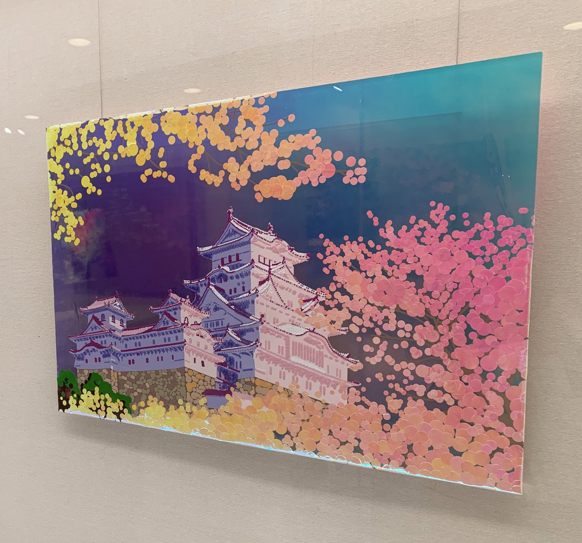 _JaeLaLa's tweet image. 大村雪乃さんのシールアート展に来たよ。
この展示のために特別製作された姫路城🏯
見る角度によって表情が変わる…とっても素敵⚪️✨🔵✨🟣

#姫路市書写の里・美術工芸館
#大村雪乃シールアートの世界
#BEAUTIFULLIGHTS