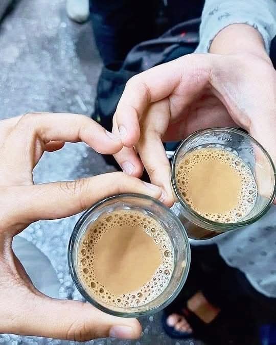 जो समझें भी और समझाये भी,
वही जीवन में सबसे करीब होता है....!!

चाय ☕