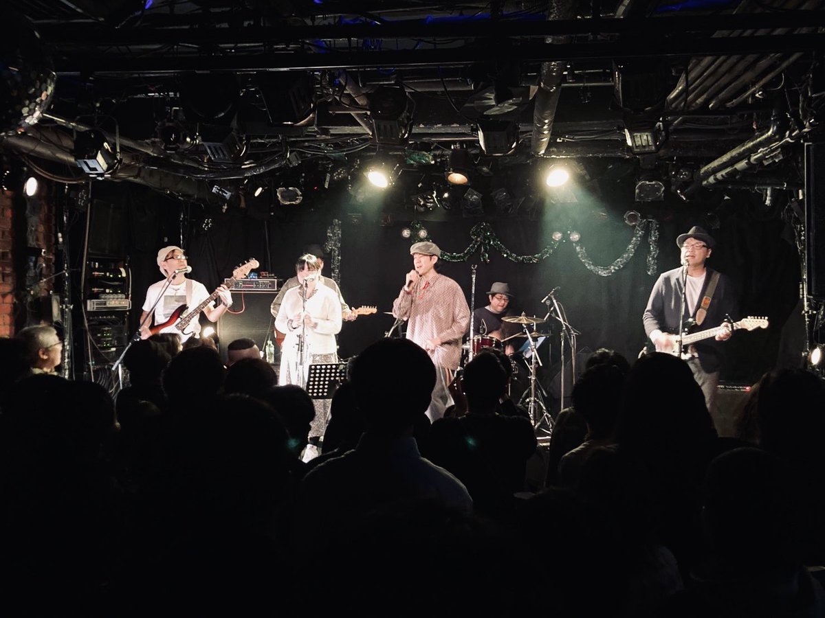 kgc_dsk's tweet photo. 2024.11.29 CLUB Que 胸キュンアルペジオ
the Laundriesライブサポート（ドラム）

◽️Sinatra's Joke/Who's he
◽️The Engine
◽️風にあずけて（cover）
◽️Angelfish
◽️Natalie

お客さんの熱気の中でのライブ、最高でした。
ラスト二曲くらいでずっと、あの頃の福村君を思いながら演奏しました。 https://t.co/GiZbaXj0fX