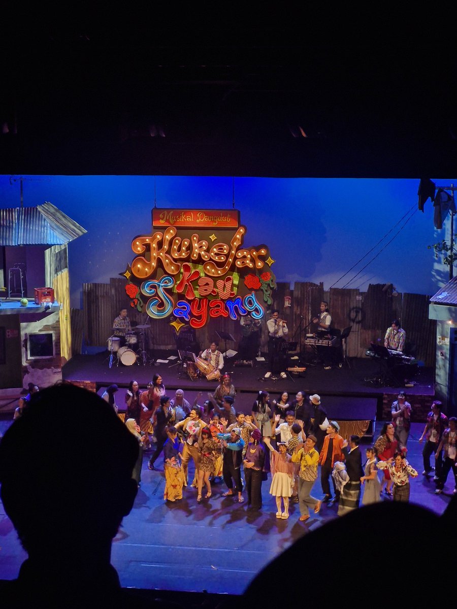 gilakkkk seru bgt, bang <a href="/AULION/">AULION</a> lu bener2 mantep +9999 berkah point buat lu dan semua yang terlibat Musikal Dangdut. Semua detailnya suka bgt, dari yg berangkat sekolah sampe pulang wkwkw. Kalo kata Yeyen sUgOiii❤️‍🔥