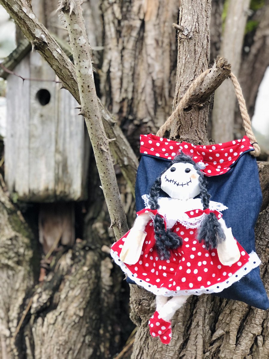CraftsSnowstorm's tweet photo. will show you how attach a doll to this cute little tote bag that I made. https://t.co/79r6O1Tymf https://t.co/Hc2lGMEbtX