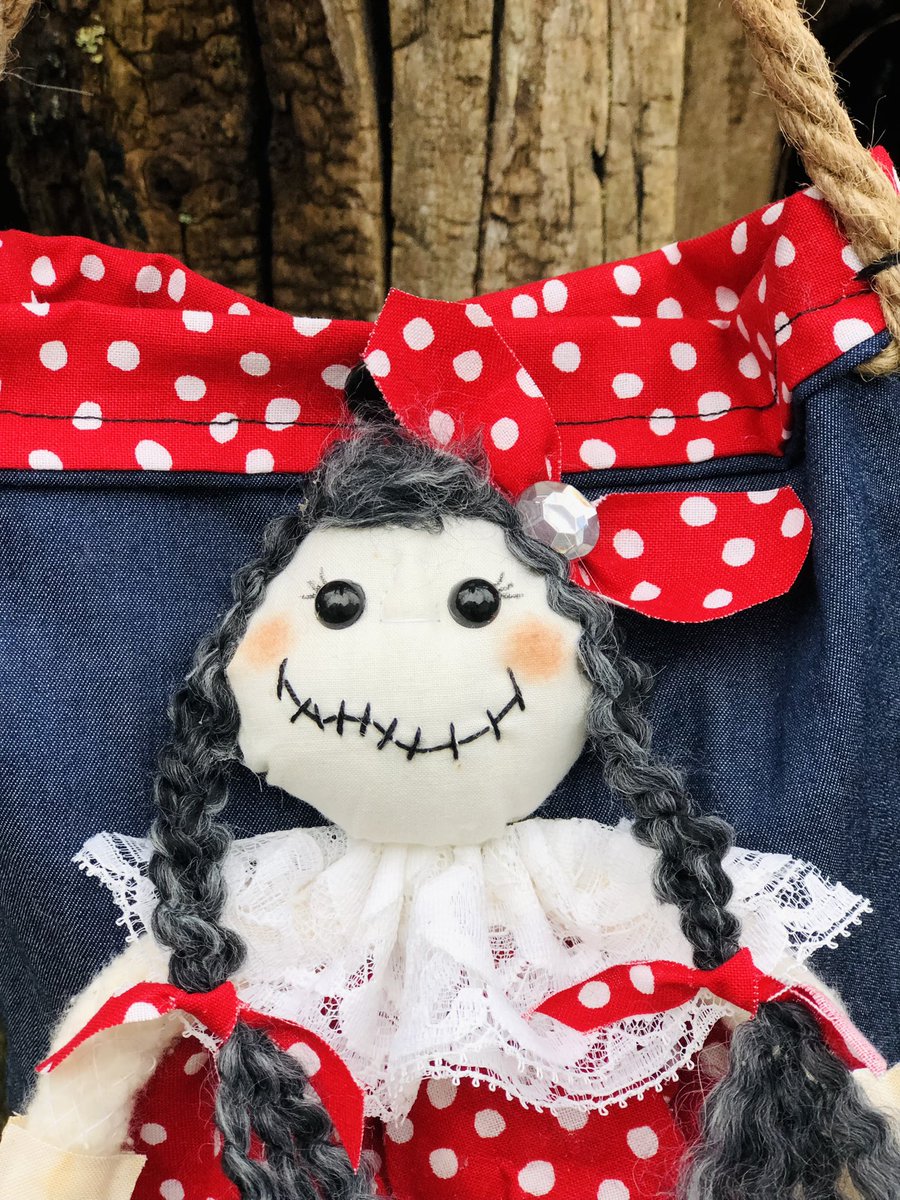CraftsSnowstorm's tweet photo. will show you how attach a doll to this cute little tote bag that I made. https://t.co/79r6O1Tymf https://t.co/Hc2lGMEbtX