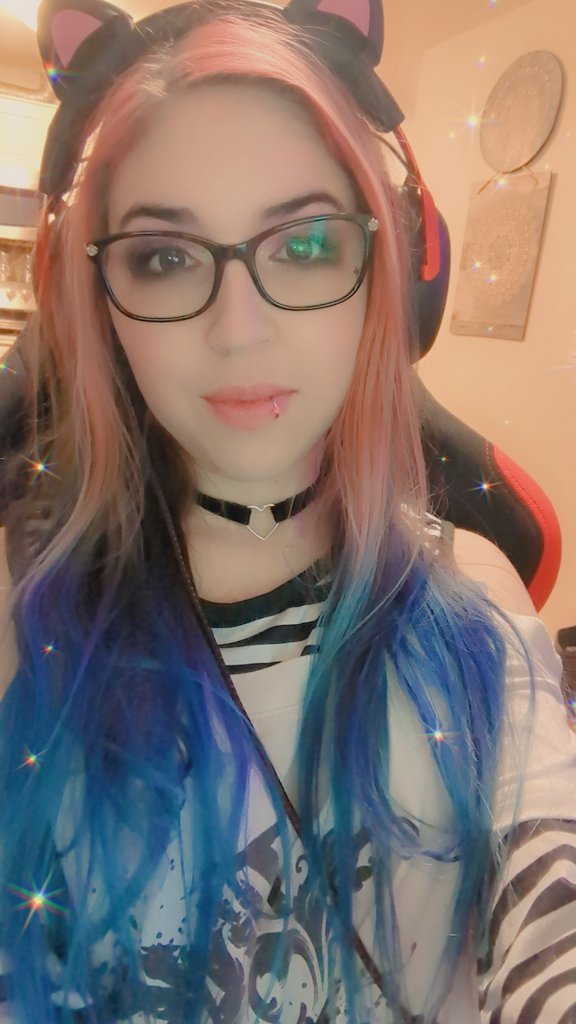 We're playing #herosland tonight, come on by and be a hero with me 💪 twitch.tv/zeldasauce