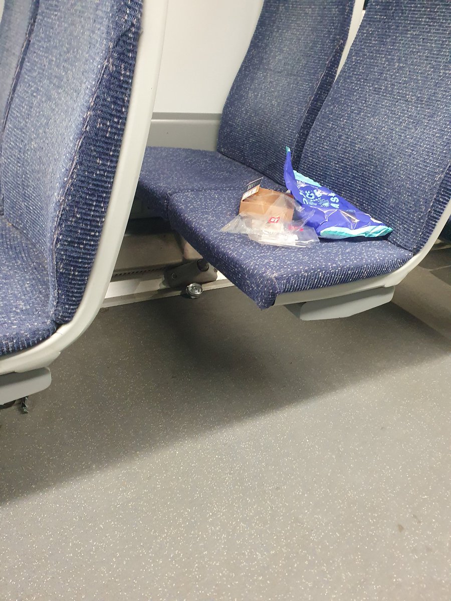 donkeywolf's tweet photo. @TLRailUK is there any reason why the trains can't be cleaned before departure?
#Thameslink #Bedford https://t.co/iu7WY64wRT