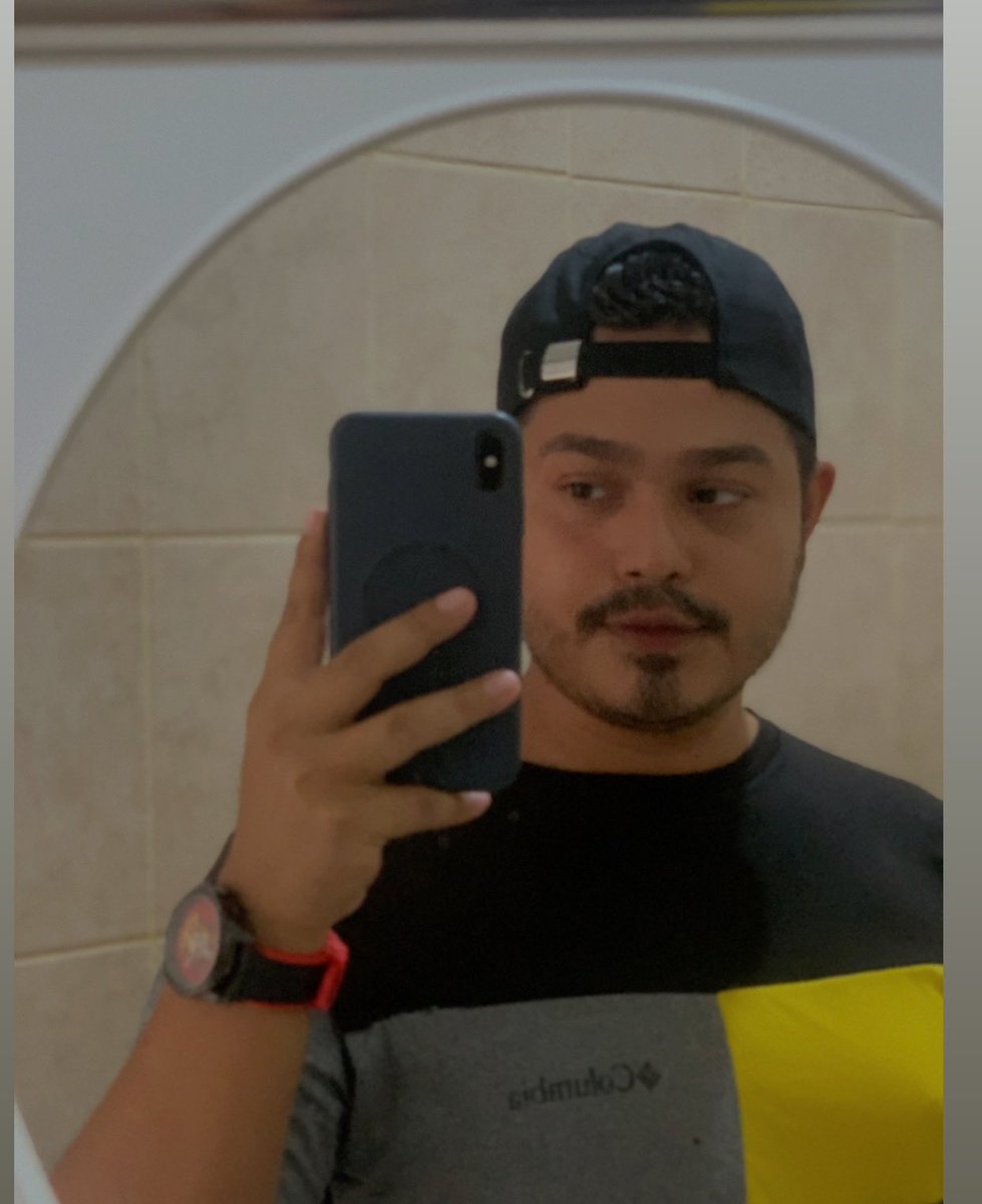 👽