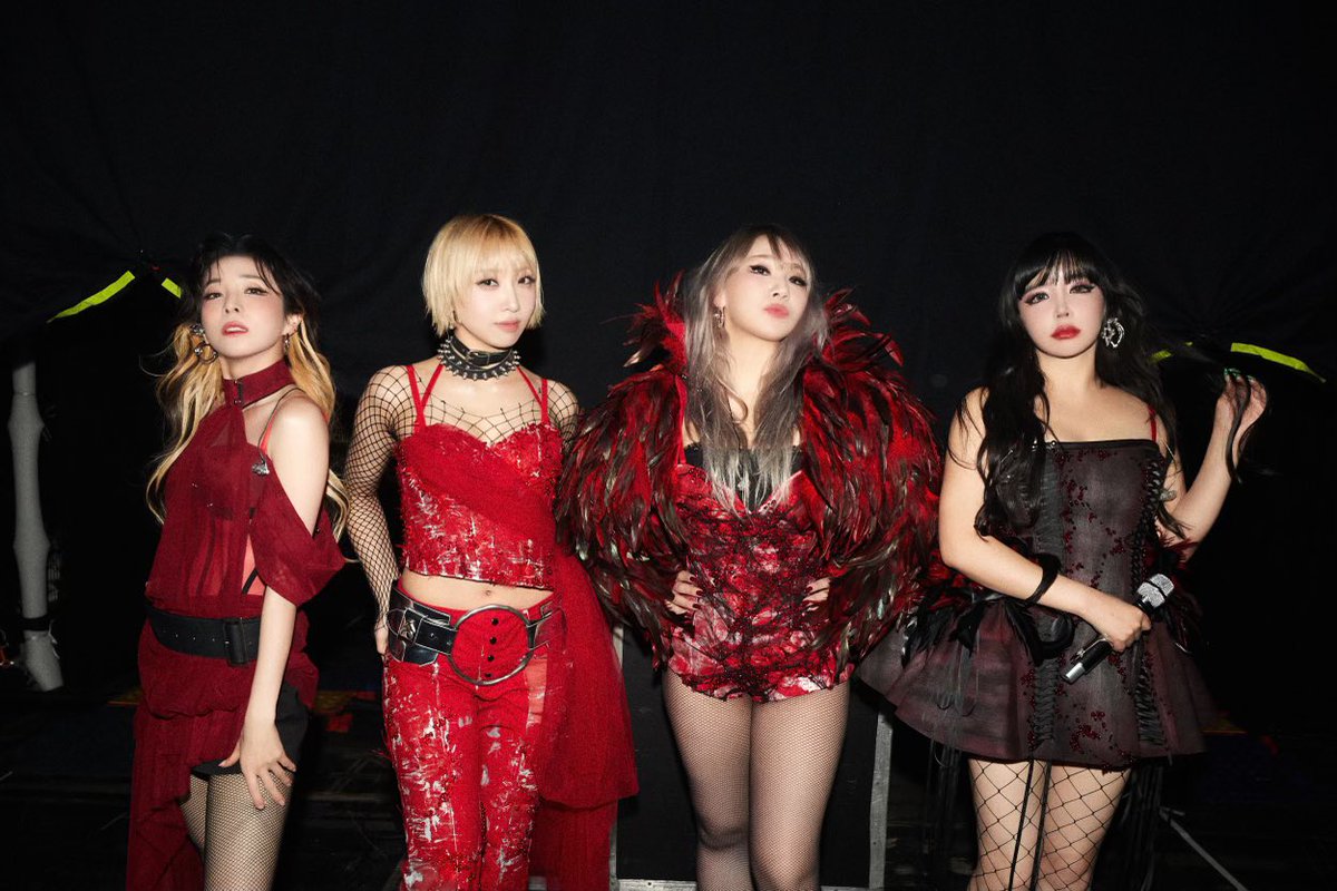 krungy21's tweet photo. 神戸のファンの皆さん、
昨日のライブいかがでしたか？

とても会いたかったです！

今日、2日目のステージ、楽しむ準備はできましたか！

#WelcomeBackInKobe ♠️♥️ day 2 🔥🔥🔥 https://t.co/FbPqUfs5nl