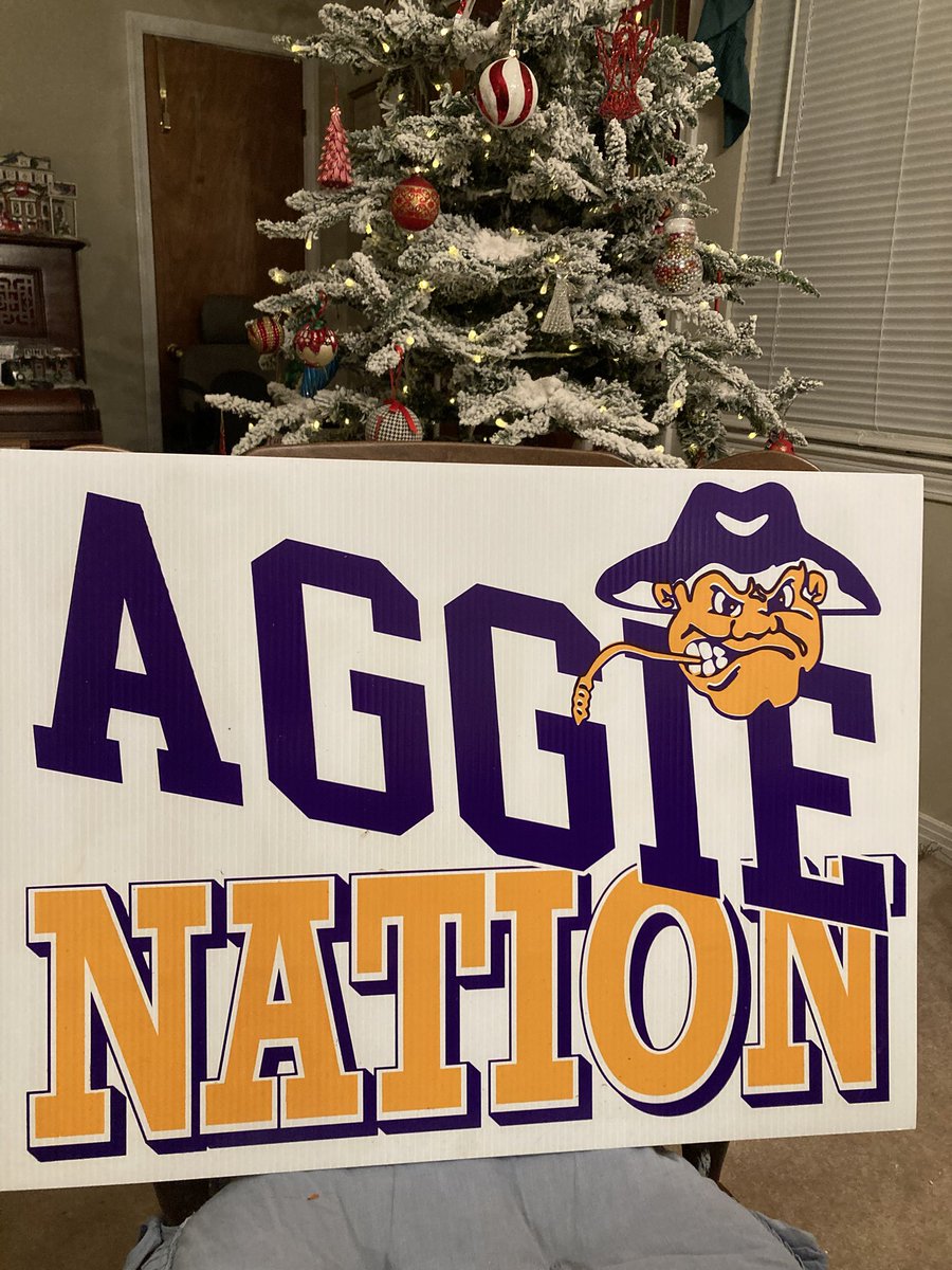 saved4evr's tweet image. My @JacksonFootball Aggies are headed to Birmingham!!!! #statefinal #goingfortheship 💜💛🏈