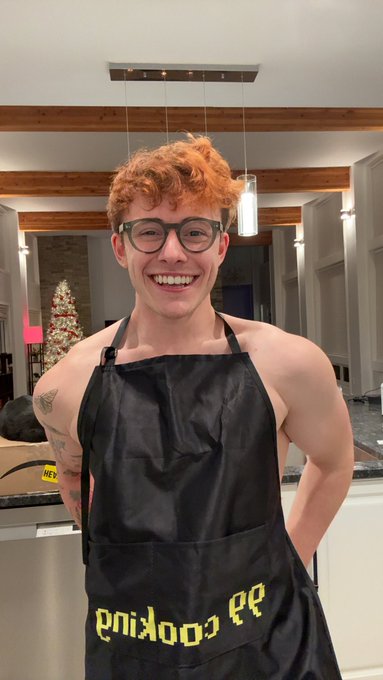I want a green apron https://t.co/7REHn6zwg1