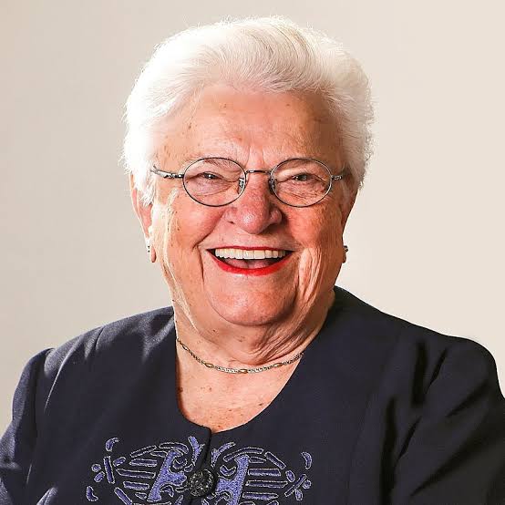 Hoje, Luiza Erundina, um dos maiores nomes da política brasileira, completa 90 anos de luta, resistência e sonho de mudar o mundo! ❤️🎂

Viva! 🎉🌹