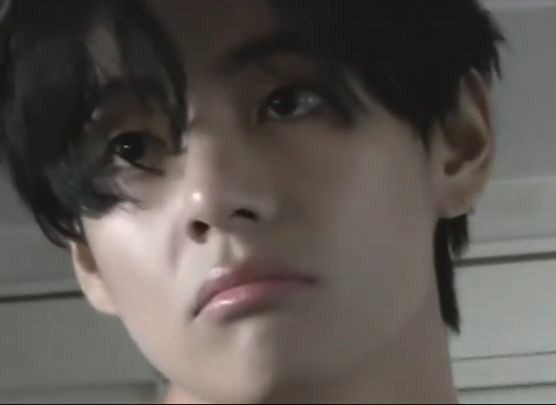 Three months —#aukookv.

Después de una pelea por un malentendido, T.H se va de su hogar, donde vive con su alfa J.K, estando en su primer mes de embarazo.

J.K, al saber que su Omega se fue de su lado, buscará por mar y tierra hasta encontrarlo y poder explicarle todo.