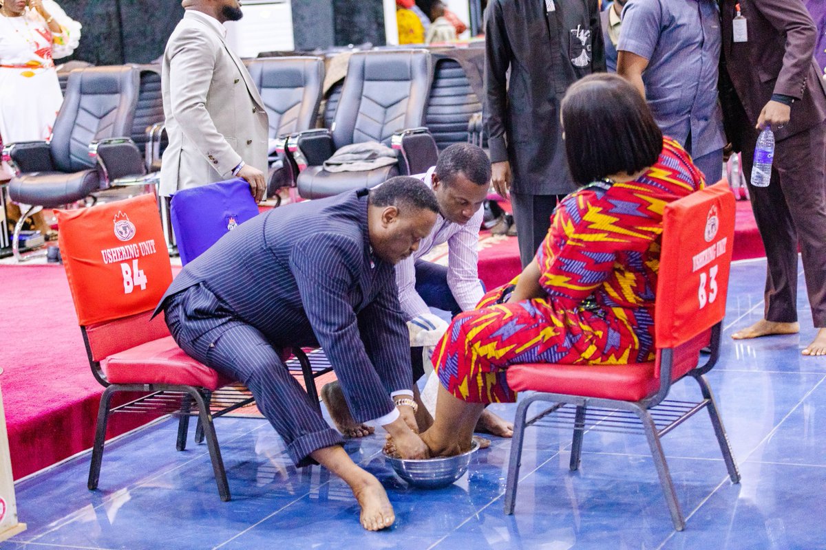 winnersdurumi's tweet photo. 7. Blessings: every curse of the wicked working against your life shall be flushed out. Num. 23:8
#FeetWashing
#WinnersDurumi
#LivingFaithChurchAbuja
#OneNightWithTheKing
#PRESHILOH https://t.co/TGII7LnDv4