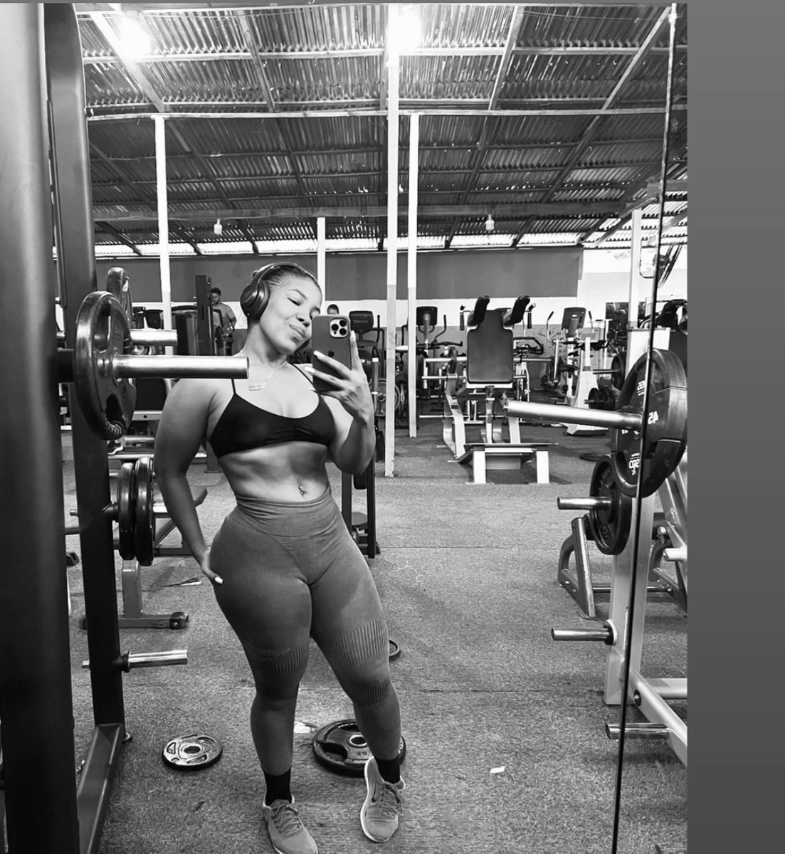 AgeDefyingFit40's tweet image. Happy Thanksgiving. Now it's back to the gym. #LateNightWorkout.