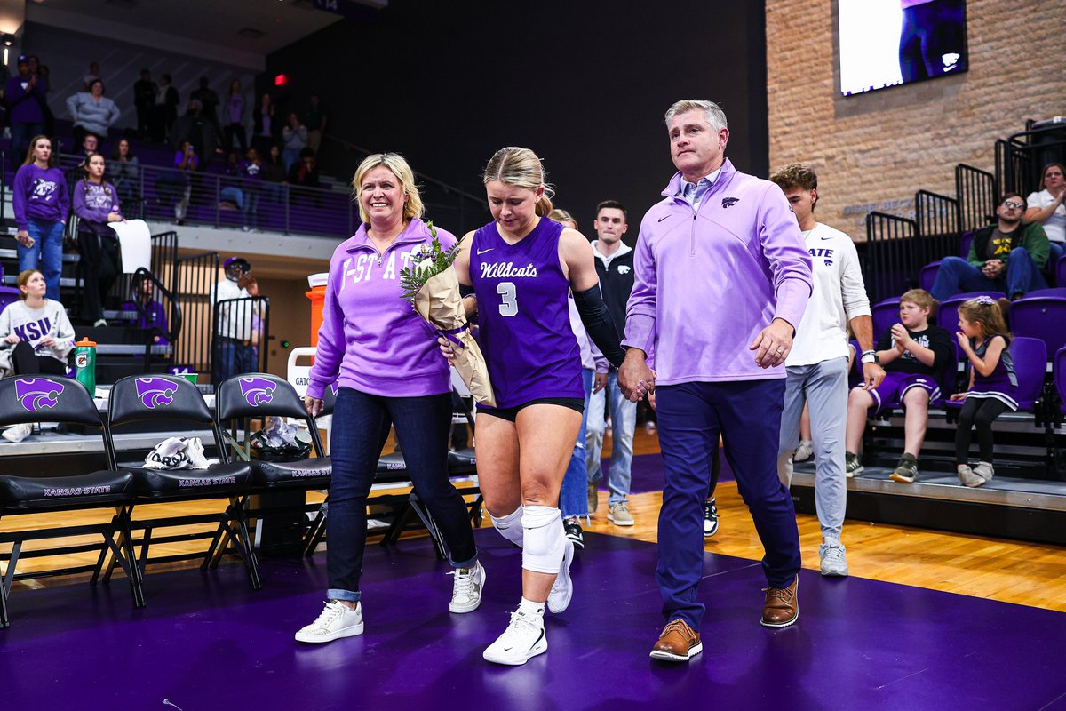 KStateVB's tweet photo. Thank you, @molly_ramsey5 💜 

#EMAW👌 x Senior Night https://t.co/nmSlJOs7J2
