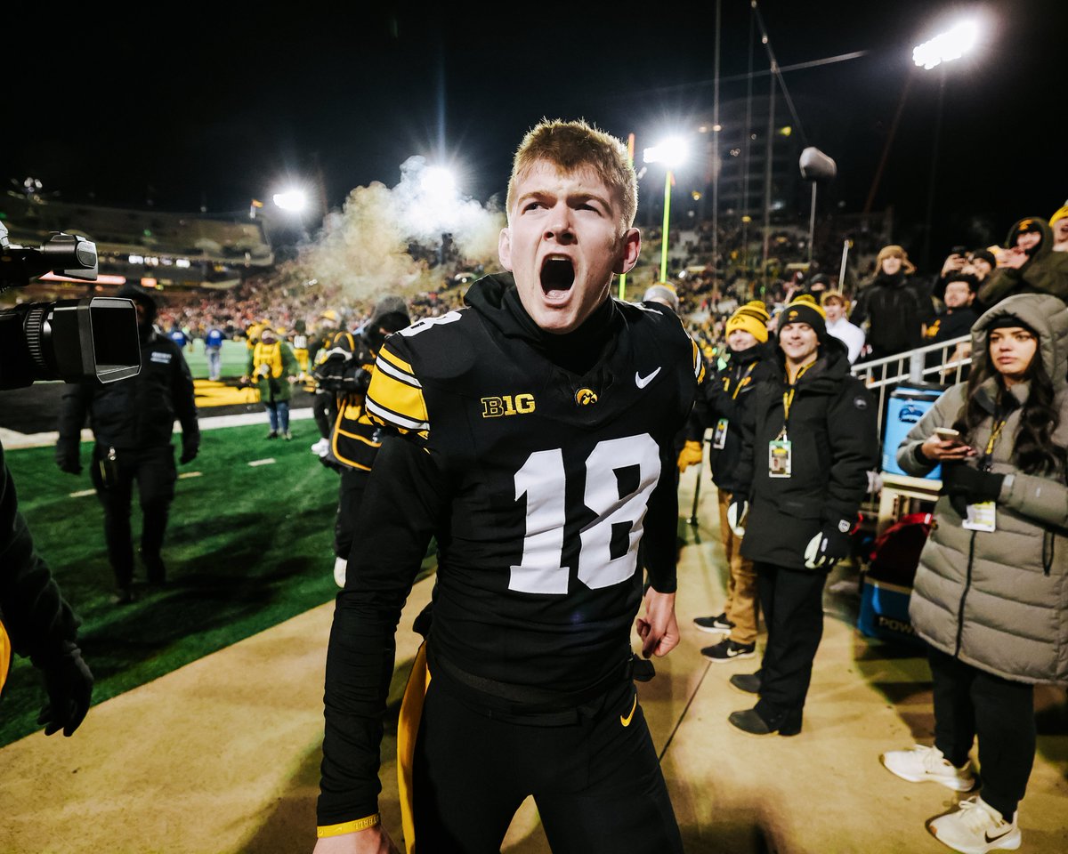 Him.

<a href="/DrewTS7/">Drew Stevens</a> x #Hawkeyes