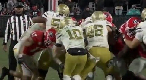 YeahISedIt_54's tweet photo. In what world is this not leading with the crown of your helmet to head and neck area bka Targeting?????? https://t.co/qpFcRv0fM1