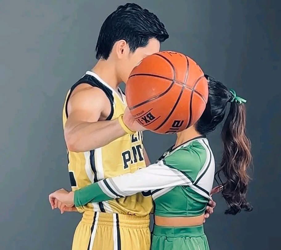 jco1817's tweet photo. The captain and cheerleader who captures our hearts. ElVi you will always be my favorite. Babalik at babalik sa inyo, palagi!

CITW ANG PAHINGA KO

#HyGab | #ChasingInTheWild 
#HyacinthCallado | #GabLagman https://t.co/SWpPQJcMmH