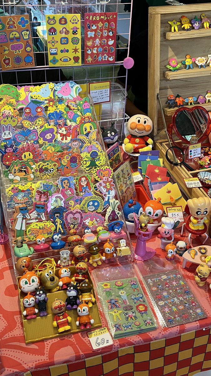 BrombieLab's tweet image. Hari ini Brombie jualan di Trinkieland, Urban Forest Cipete !!! Ayo mampir dan borong!!! Kami juga bawa beberapa koleksi mainan 🤗💓