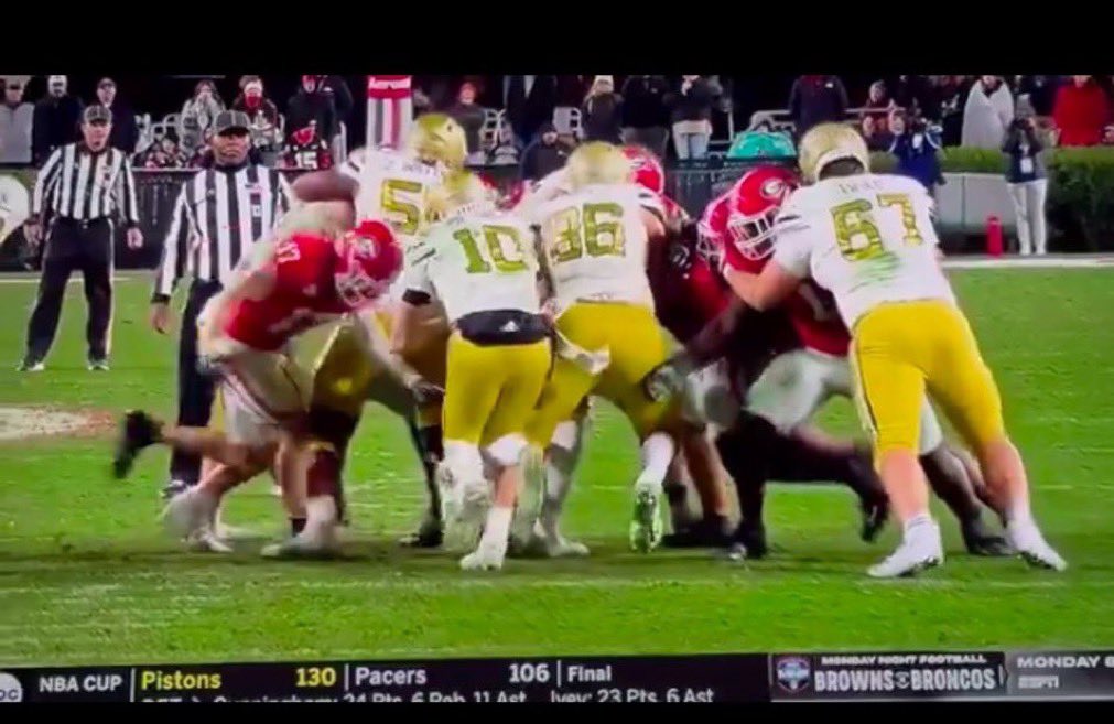 MattFinkes's tweet image. I’m not sure there is a more textbook targeting than what #17 from Georgia just did and everyone is like…all good! What a great play!!